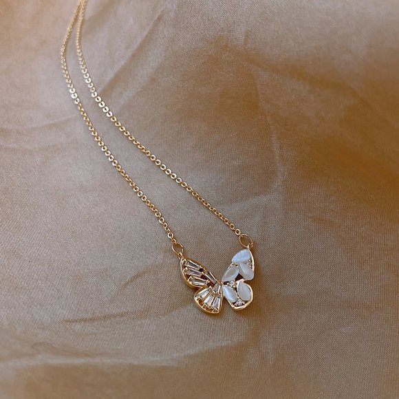 GOLICC Golden Butterfly Necklace - Picture 3 of 11